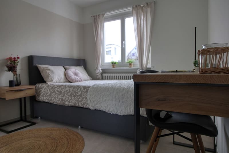 Möbliertes Zimmer in modernisierter Wohnung an top Lage (3)
