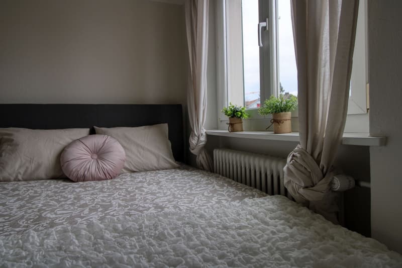 Möbliertes Zimmer in modernisierter Wohnung an top Lage (2)