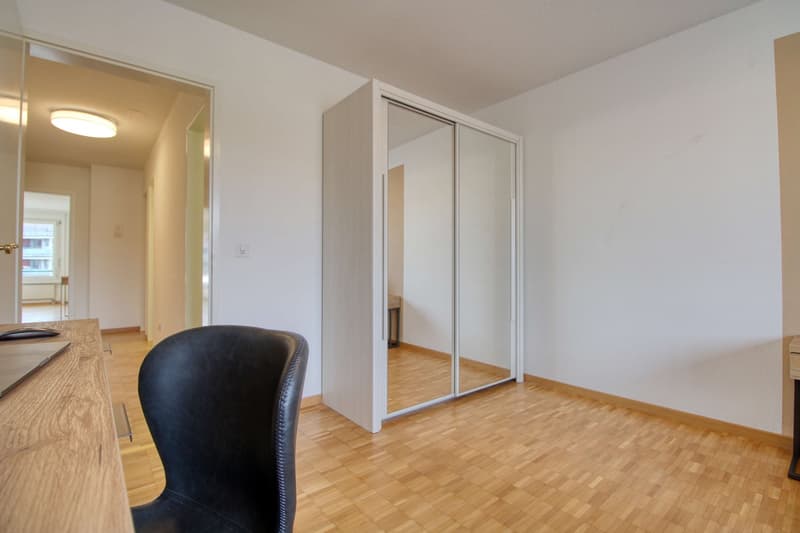 Chambre simple confortable avec balcon à Zürich-Leimbach (9)