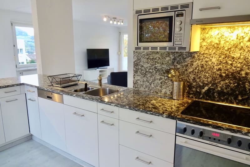 Furnished room in modernised apartment in a top location (5)