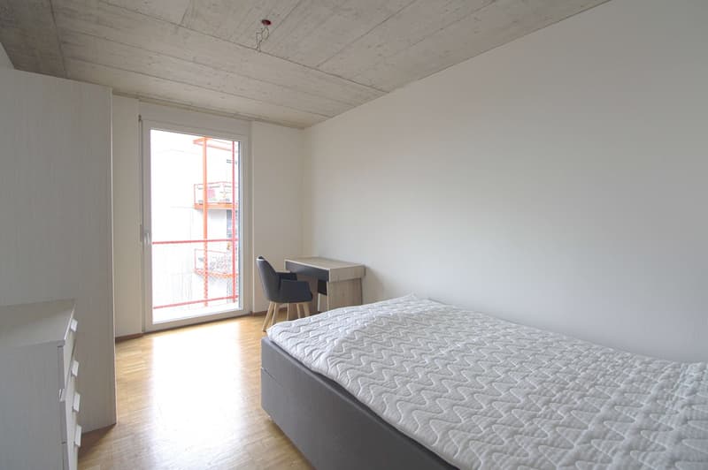 Möbliertes Zimmer in modernisierter Wohnung an top Lage (1)
