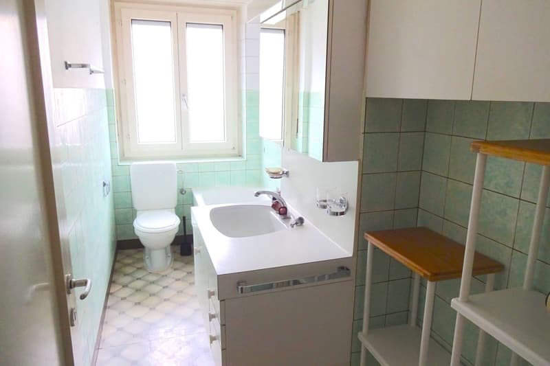 Helles und möbliertes WG-Zimmer mit eigenem TV (6)