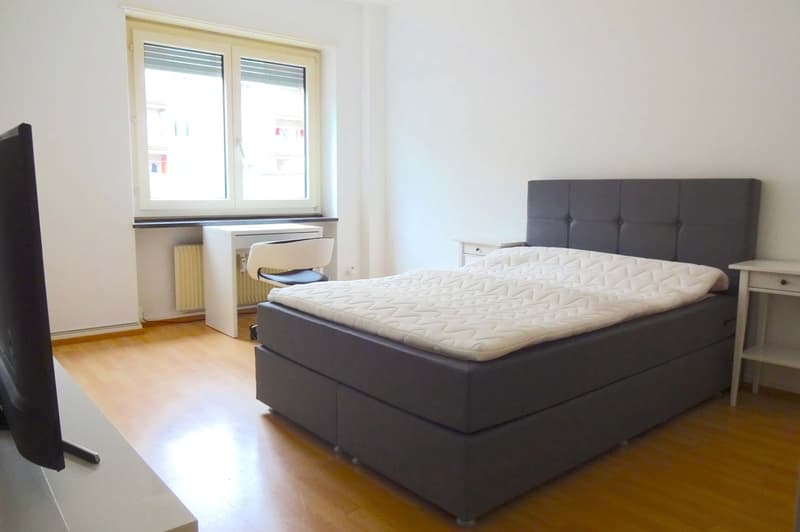 Möbliertes Zimmer in modernisierter Wohnung an top Lage (1)