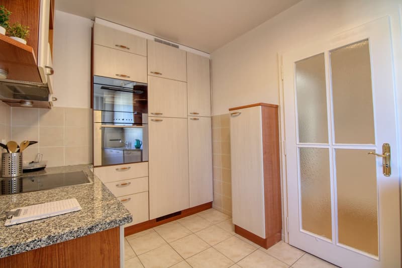 Furnished room in modernised apartment in a top location (13)