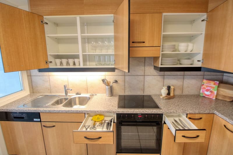 Cozy Single Room with Balcony in Champel, Genève (14)