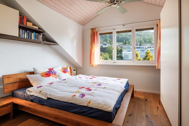 Appartement spacieux de 6,5 pièces en attique dans un excellent emplacement (5)