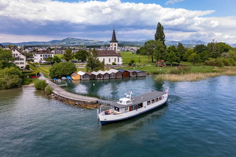 Bateau à passagers historique avec emplacement au lac de Zurich (2)