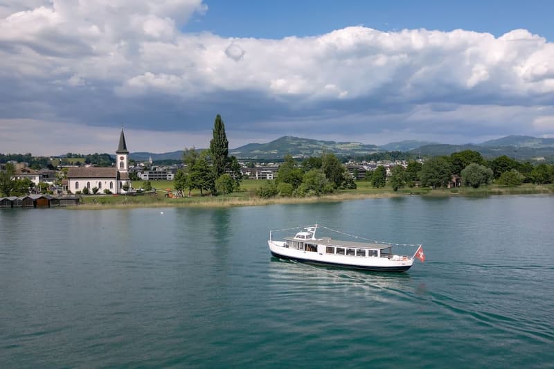 Bateau à passagers historique avec emplacement au lac de Zurich (9)