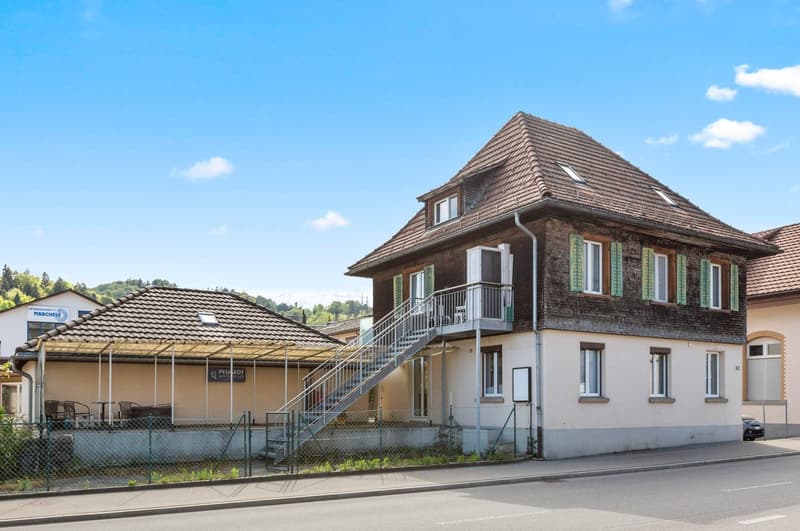 Residential and Commercial Building in 8637 Laupen ZH (1)