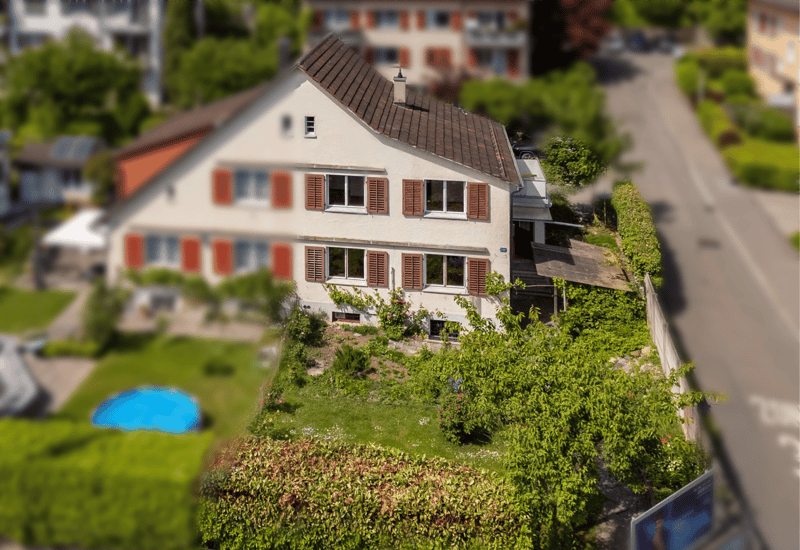 Paradis familial à Zurich Höngg – Maison mitoyenne 5 pièces avec grand jardin ensoleillé (1)