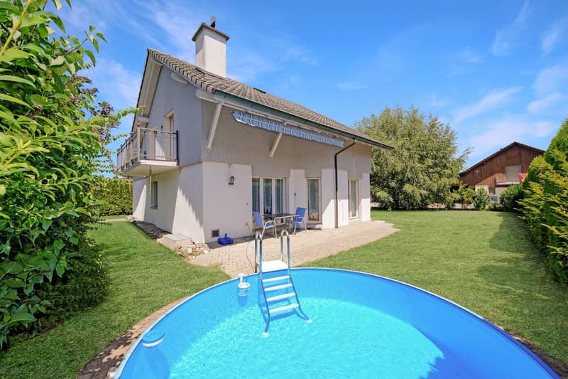 Charming single-family house with pool and large hobby room (12)