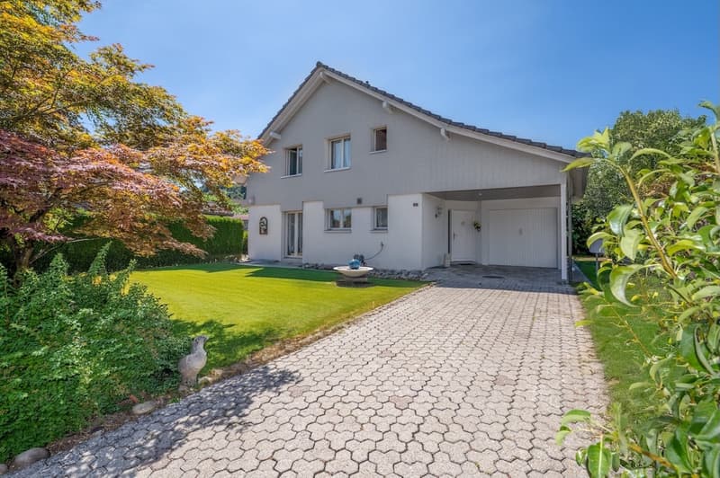 Charming single-family house with pool and large hobby room (13)