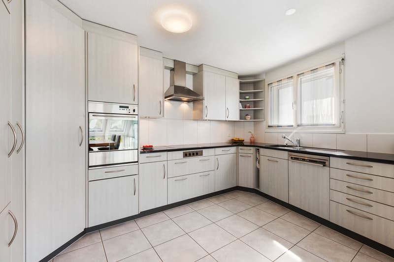 4.5-Zimmer-Attika-Maisonette - umgeben von Grün, gekrönt von Licht in Uitikon (2)
