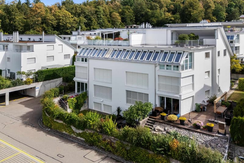 4.5-Zimmer-Attika-Maisonette - umgeben von Grün, gekrönt von Licht in Uitikon (5)
