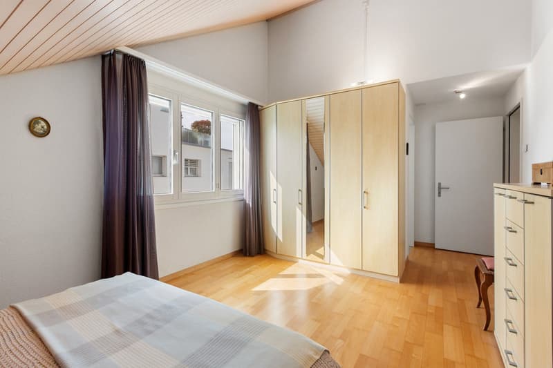 4.5-Zimmer-Attika-Maisonette - umgeben von Grün, gekrönt von Licht in Uitikon (3)