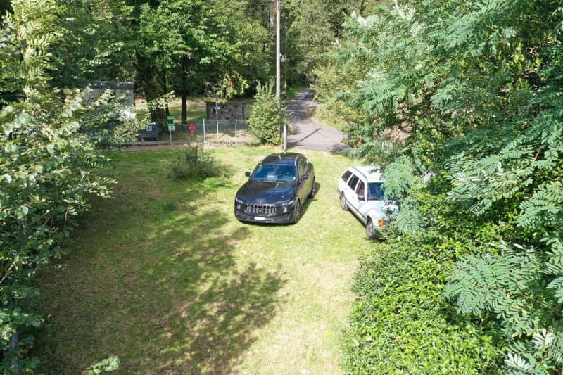 Maison de vacances sur un grand terrain constructible dans un endroit calme entouré de verdure (13)