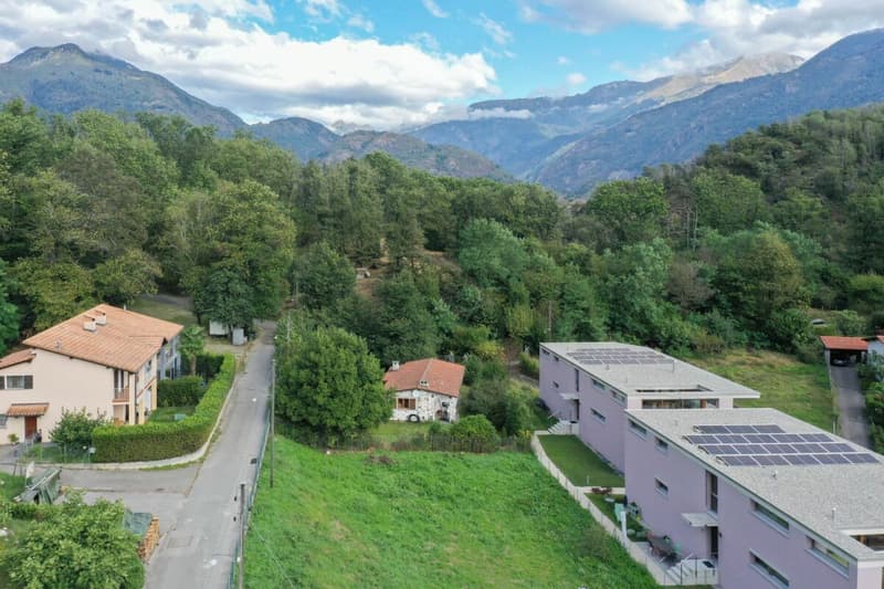 Maison de vacances sur un grand terrain constructible dans un endroit calme entouré de verdure (11)
