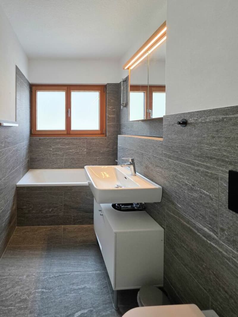 Appartement de vacances rénové de 2,5 pièces au 2e étage à proximité immédiate de la gare de la montagne (8)