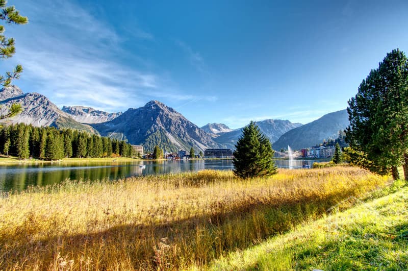 lake, mountains, trees, grass, clear sky
