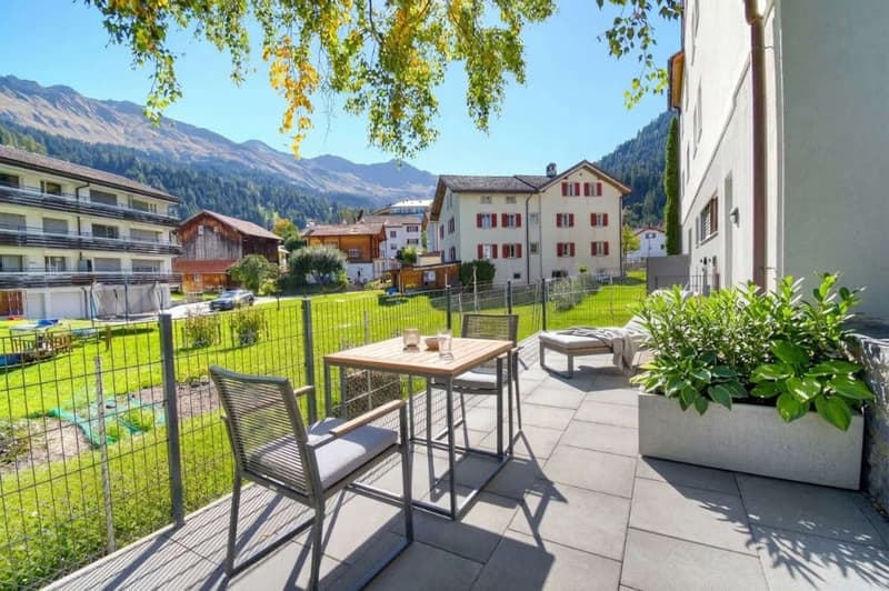 Neue Erstwohnung mit schöner Terrasse und Bergsicht (1)