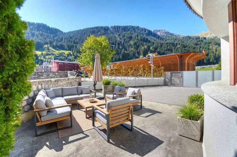 Neue Erstwohnung mit grossem Aussenplatz und Garten (1)