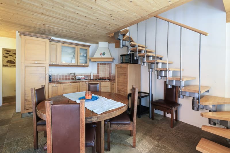 Rustic house in elevated position in Brissago Monti (2)