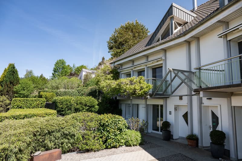 Living with a view: Two exclusive houses in a dreamy hillside location in Hausen am Albis (3)