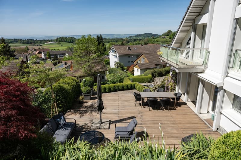 Living with a view: Two exclusive houses in a dreamy hillside location in Hausen am Albis (4)