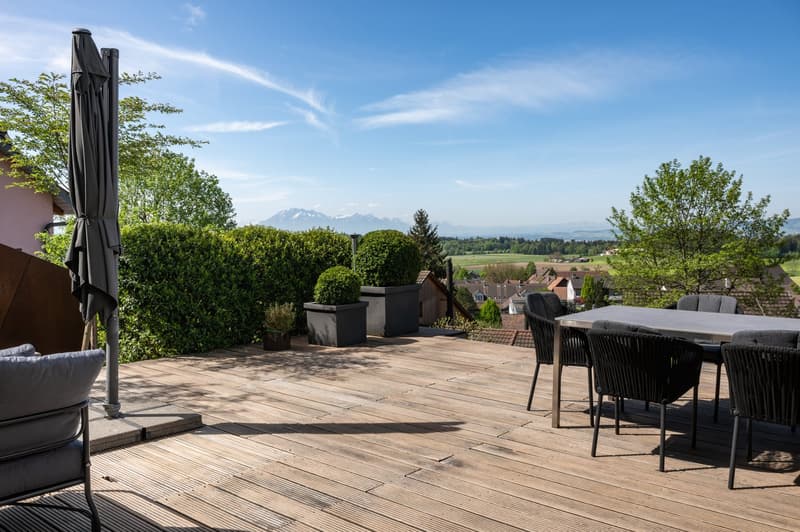 Vivre avec style au bord de la forêt – 6,5 pièces avec cuisine design, vue panoramique et grande terrasse ensoleillée (5)