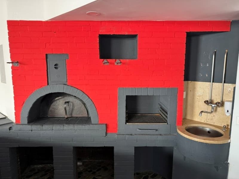 Ristorante con grande ristorante giardino nel cortile (9)