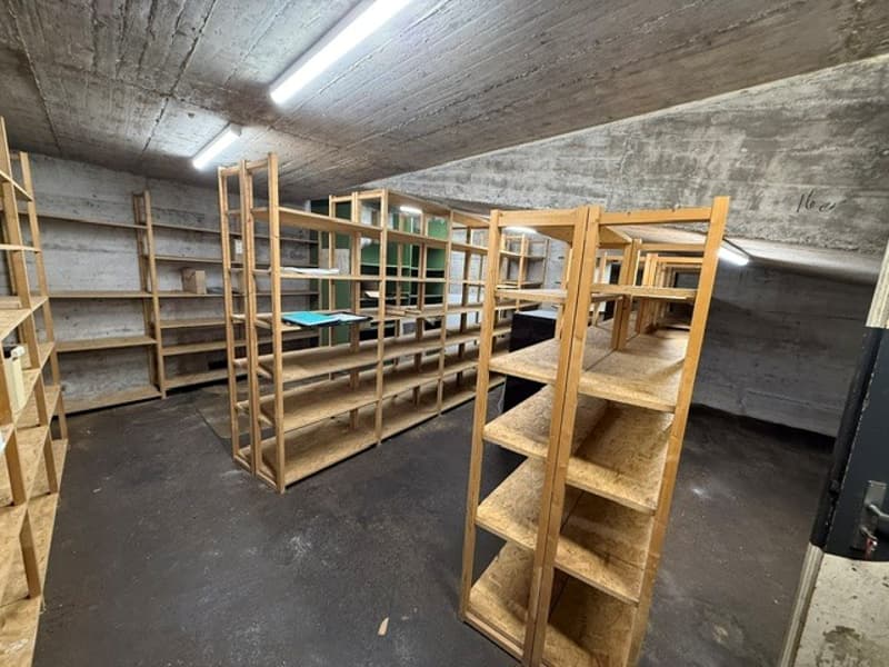 Archiv / Lagerraum / Werkstatt ca. 37 m2 mit Direktzugang aus Garage (2)