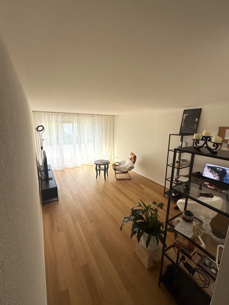 Zentral gelegene Wohnung mit Balkon (3)