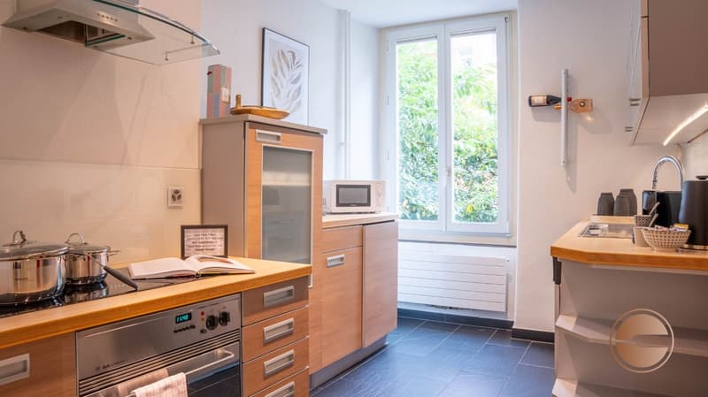 BELLE ÉPOQUE CHARM - 3.5-ROOM / 2-BEDROOM BOUTIQUE SERVICED APARTMENT (11)