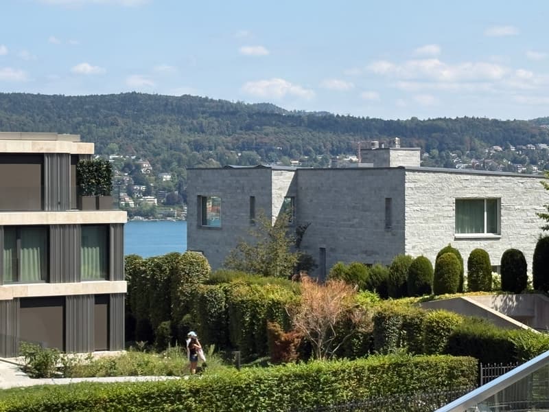 Charming 2.5-Room Apartment with Balcony & Beautiful Views in Kilchberg (4)