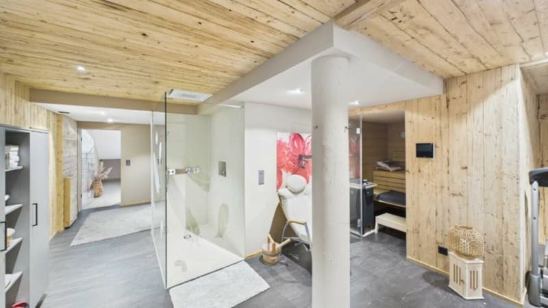 Open architecture with large plot (12)