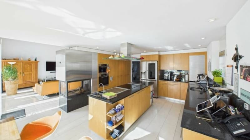 Open architecture with large plot (8)
