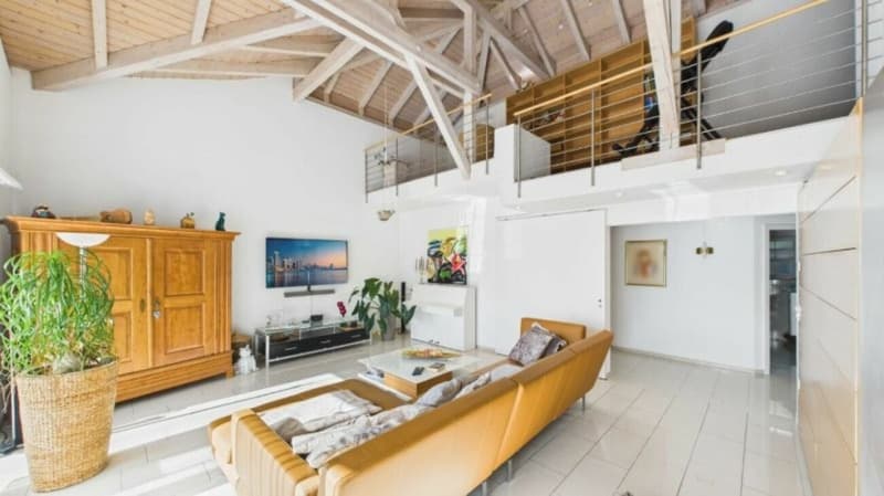 Offene Architektur mit grossem Grundstück (2)