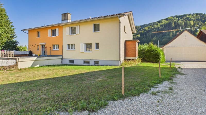 Doppeleinfamilienhaus mit 5.5 - Zimmer (2)