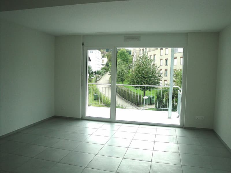 SCHÖNE WOHNUNG MIT GROSSEM BALKON (4)