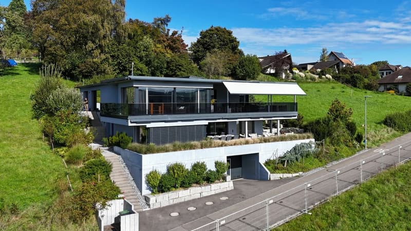Casa a terrazza unica con piscina, vista panoramica, e comfort abitativo elevato (2)