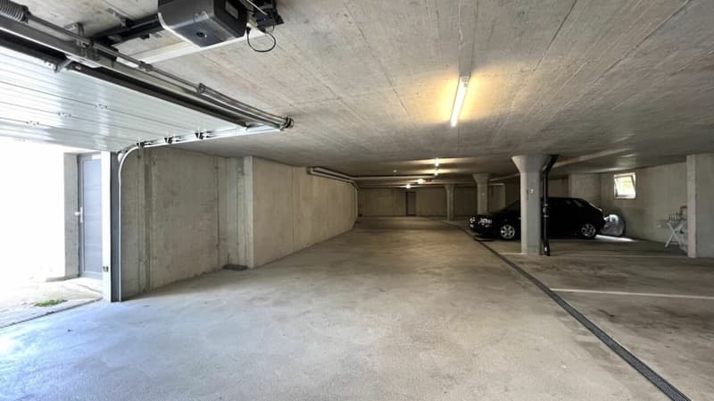 PARKING SPACE FOR YOUR CAR (4)