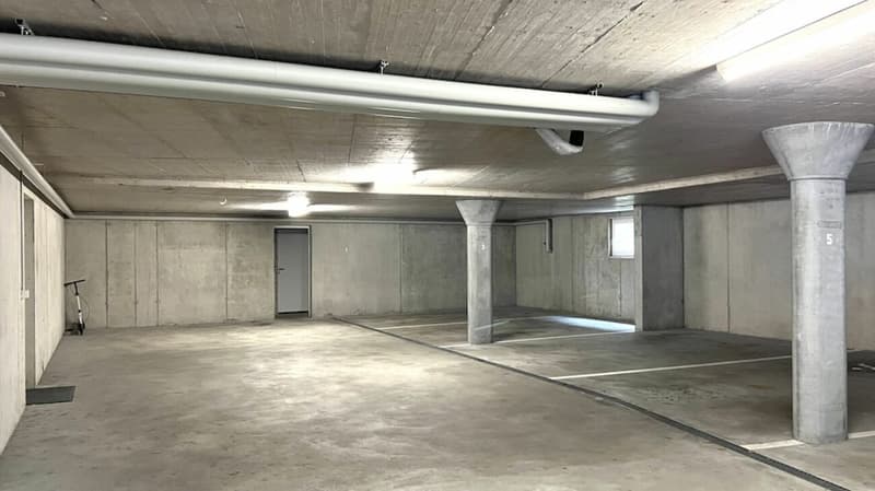 PARKING SPACE FOR YOUR CAR (5)