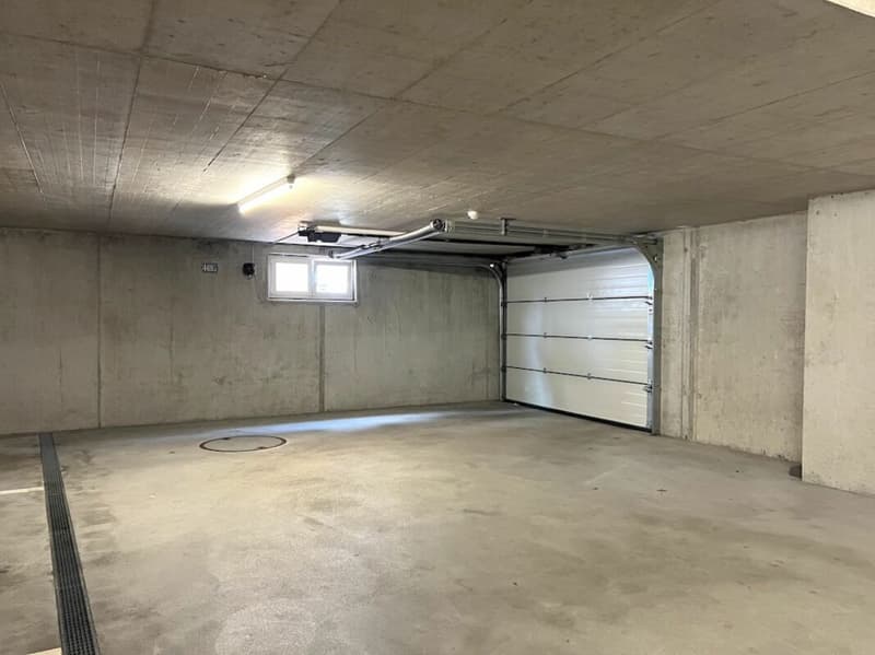 PARKING SPACE FOR YOUR CAR (3)