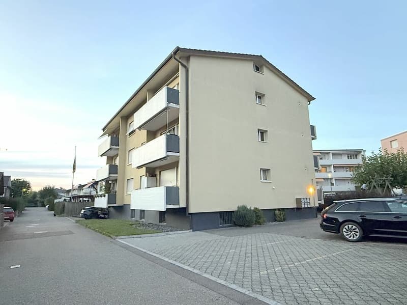 GEPFLEGTES ZUHAUSE MIT ZWEI BALKONE (2)