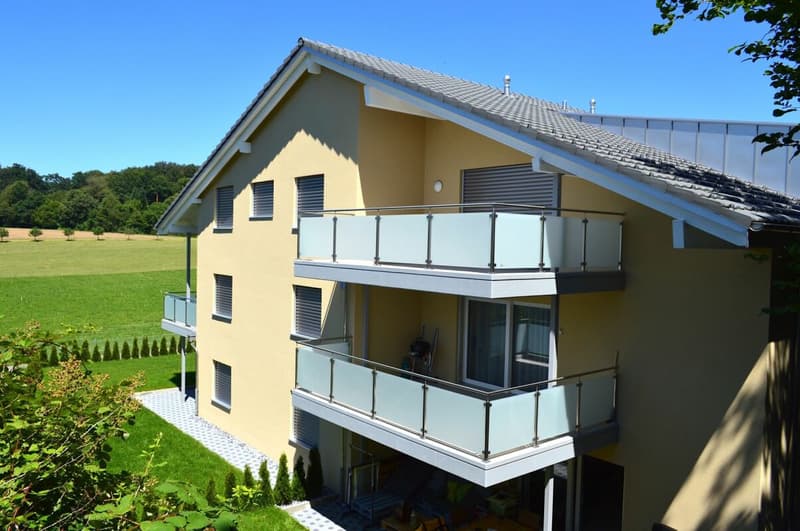 TRENDIGE GARTENWOHNUNG MIT GEDECKTEM SITZPLATZ (1)