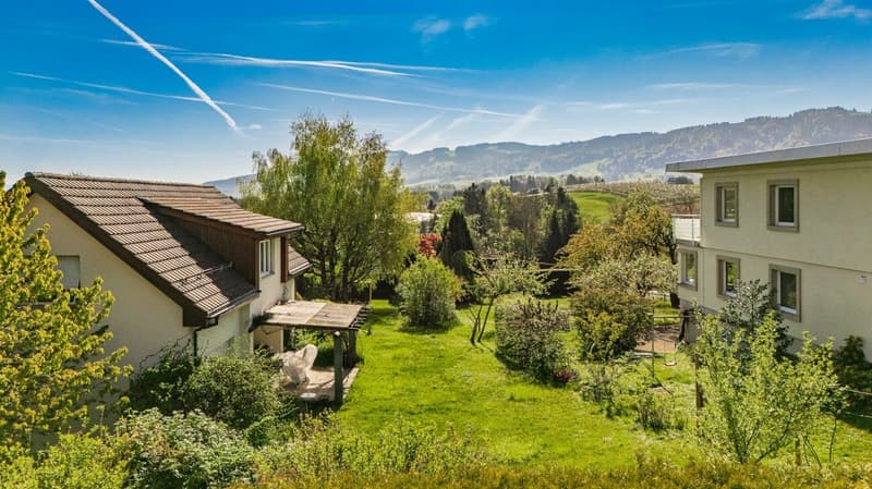 Exclusive building plot with a far-reaching view to Lake Constance (2)