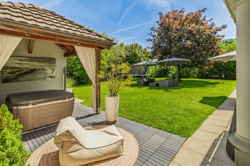 7.5-room country house villa with lake view on a large plot of land (15)