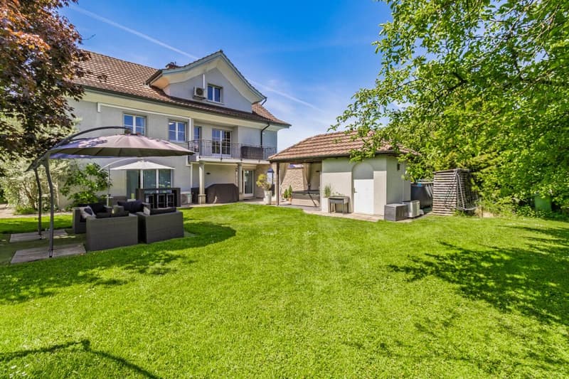 7.5-room country house villa with lake view on a large plot of land (16)