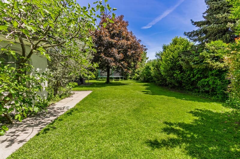 7.5-room country house villa with lake view on a large plot of land (17)