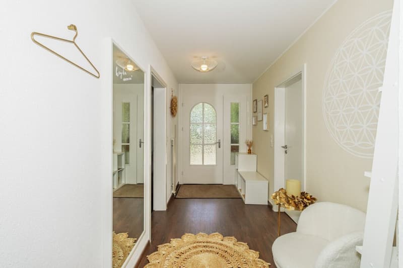 7.5-room country house villa with lake view on a large plot of land (14)